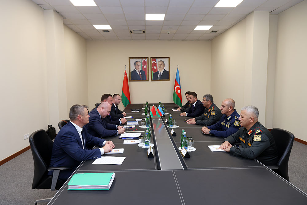 Azərbaycan və Belarus arasında müdafiə sahəsində əməkdaşlığın perspektivləri müzakirə edilib 3 d24faa817a9a8450c03c756531469140