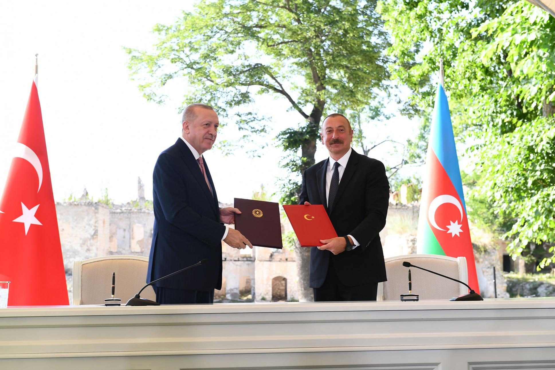Prezident İlham Əliyev Respublika Günü münasibətilə Rəcəb Tayyib Ərdoğanı təbrik edib 6 9qpwfalrm7 02
