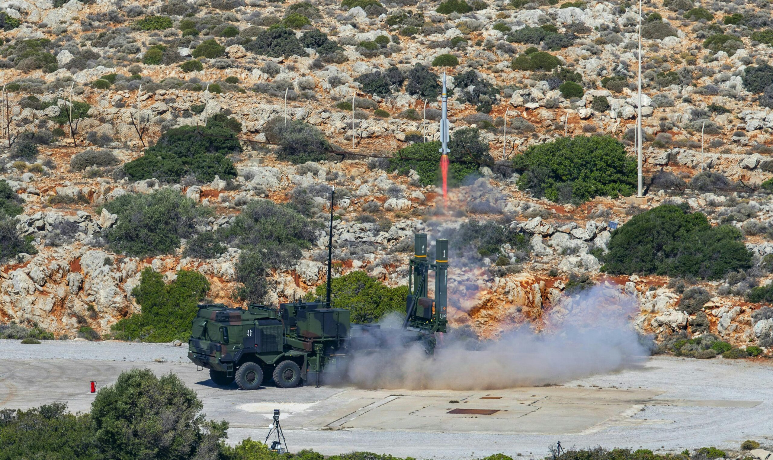 “Airbus” Almaniya və İsveçin HHM komplekslərini vahid NATO sistemində birləşdirib 2 airbus demonstrates operational readiness for nato air defence in crete scaled e1792221653409