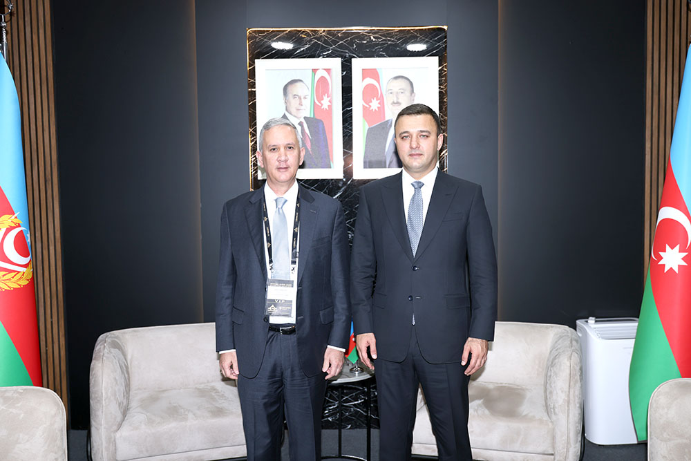 Aqil Qurbanov ADEX-2026 sərgisində görüşlər keçirib 4 faaeba6c4ccdb5f3244416b809e13675