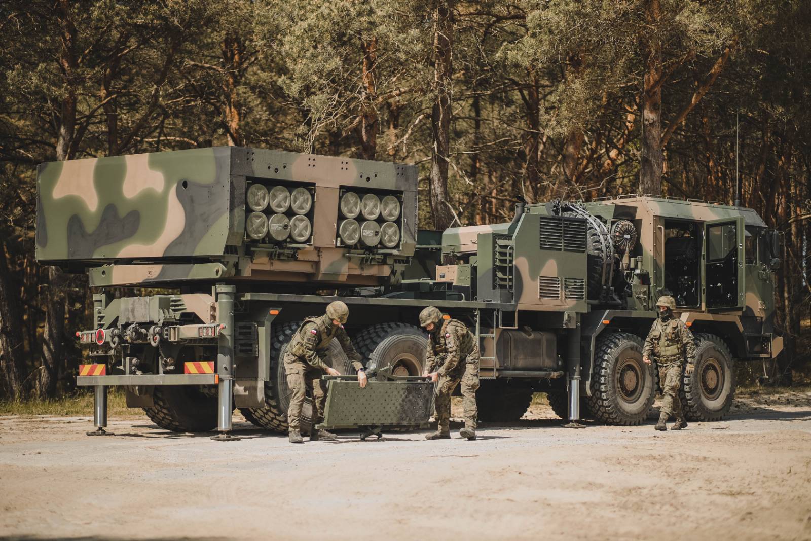 Polşa Ordusuna “Homar-K” YARS-ları üçün yeni raketlər təhvil verilib 7